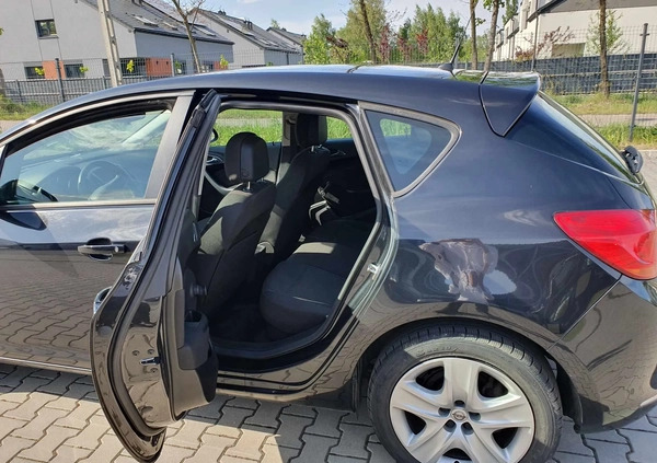 Opel Astra cena 35000 przebieg: 148534, rok produkcji 2013 z Sosnowiec małe 37